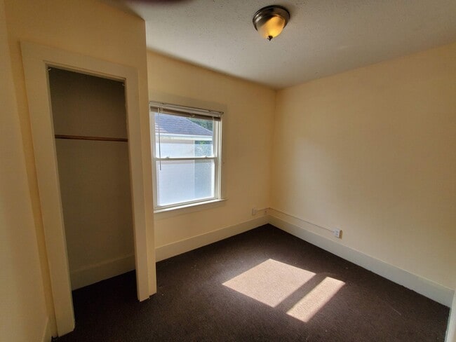 Building Photo - Large 3 Bedroom 2 Story Apartment Winton / Blossom area Avail Soon