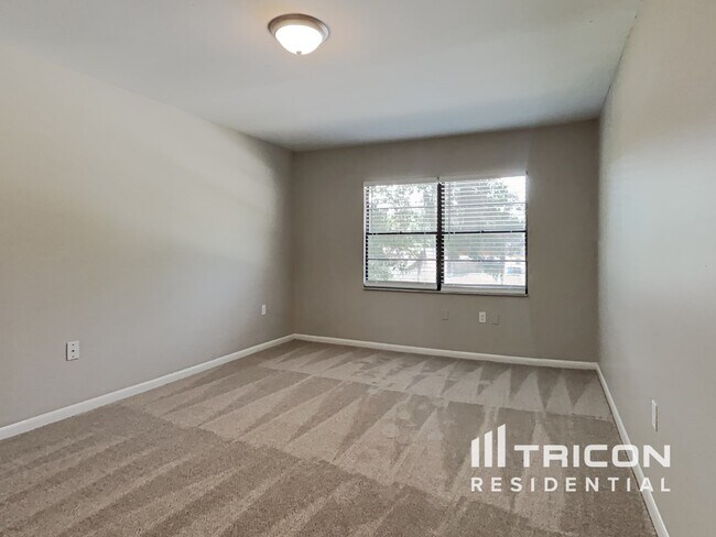 Building Photo - 1010 Rochelle Ln