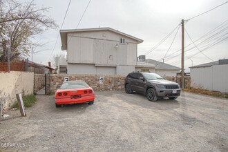 Building Photo - 3403 Pershing Dr