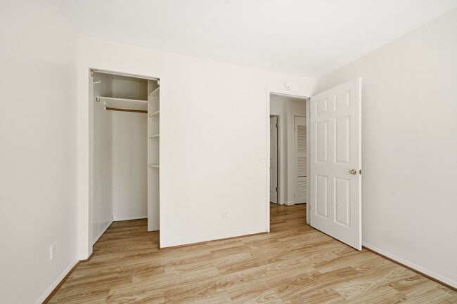 Building Photo - Updated Single-Level Home with Modern Kitchen, Natural Light & Parking