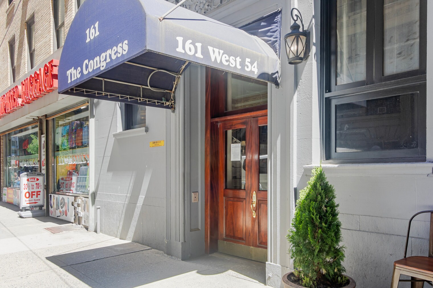 Building Photo - 161 W 54th St