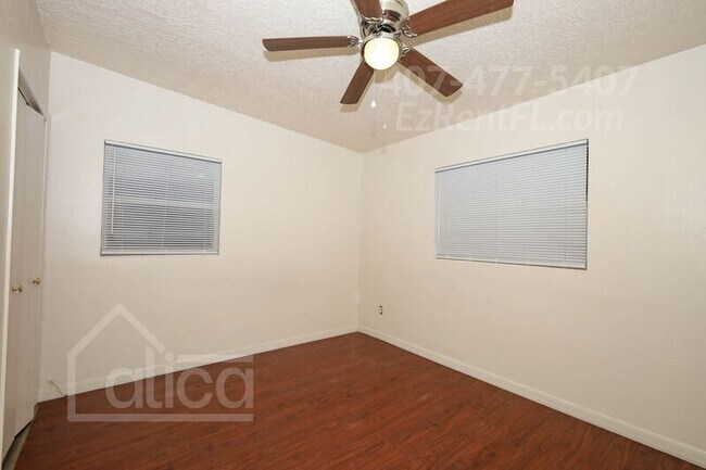 Building Photo - 6024 Oakcrest Cir