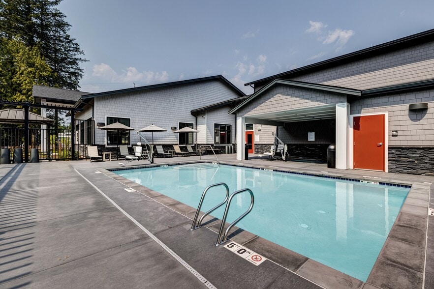 Outdoor Pool - Manor Way