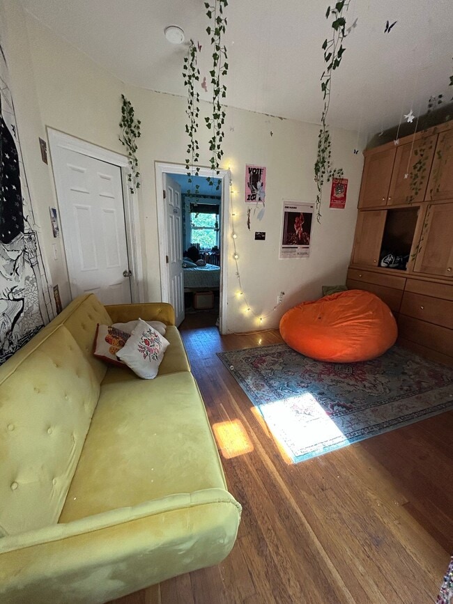 Building Photo - 52 Fenway