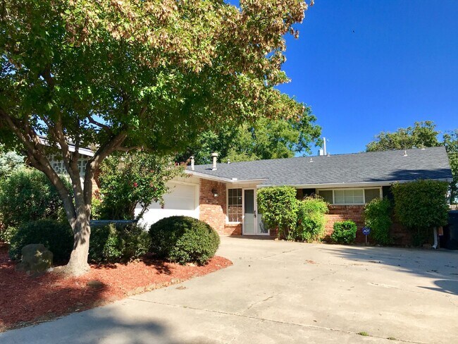 Building Photo - Remodeled Gem in NW OKC