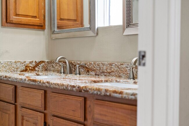 Building Photo - 2502 Planters Row