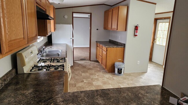 Building Photo - 911 N Oolitic Dr