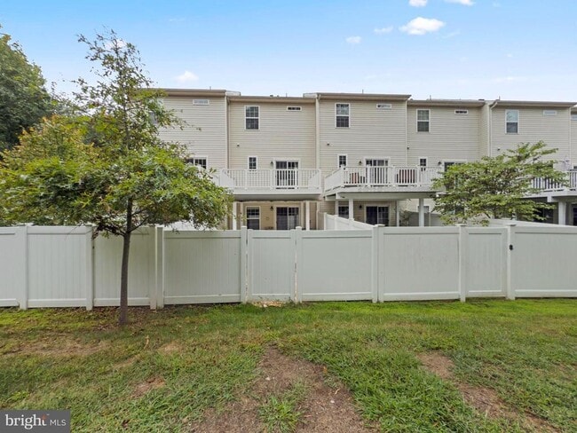 Building Photo - 7425 Willow View Ln