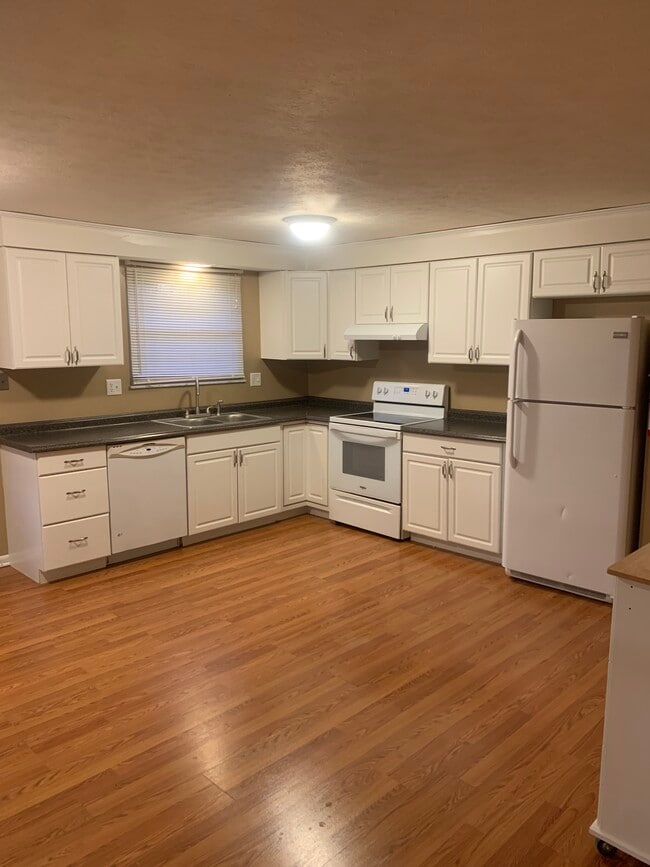 Building Photo - 1424 Town Hall Rd