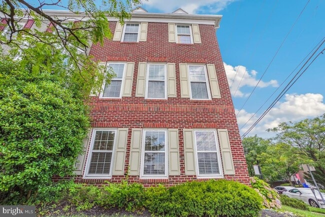 Building Photo - 2516 Blueridge Ave