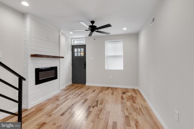 Building Photo - 2039 E Letterly St