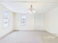 Building Photo - Charming 3 Bedroom, 1 Bath Home in Northeastern Schools!