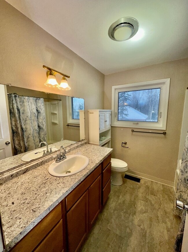 Building Photo - LIFE IS BETTER AT THE LAKE!