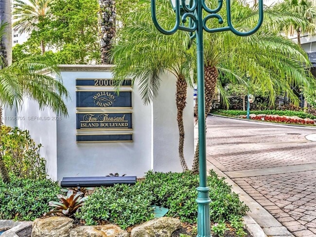 Building Photo - 2000 Island Blvd