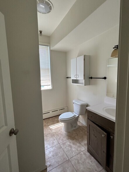 Building Photo - 1431 E 1st St