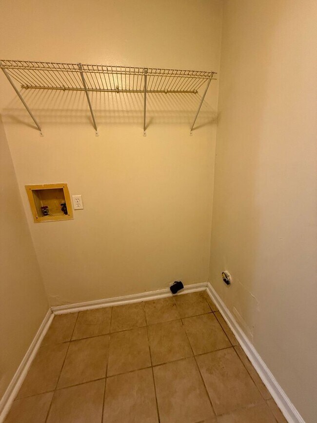 Building Photo - 609 Myrtlewood Cir