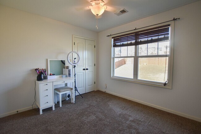 Building Photo - Pet Friendly Three Bedroom!