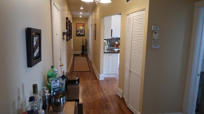 Building Photo - 2 bedroom in CHICAGO IL 60618