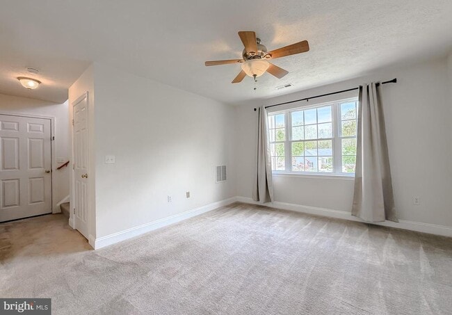 Building Photo - 46231 Sylvan Ct