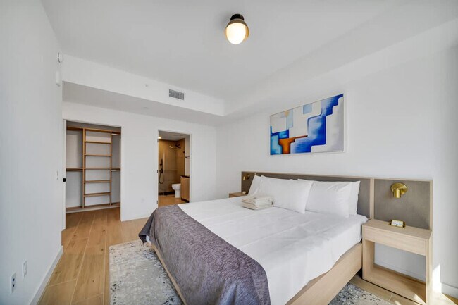 Building Photo - 225 N Miami Ave