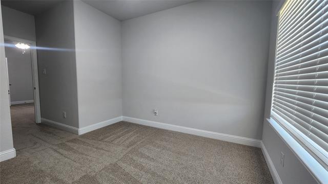 Building Photo - 2317 Miramar Dr