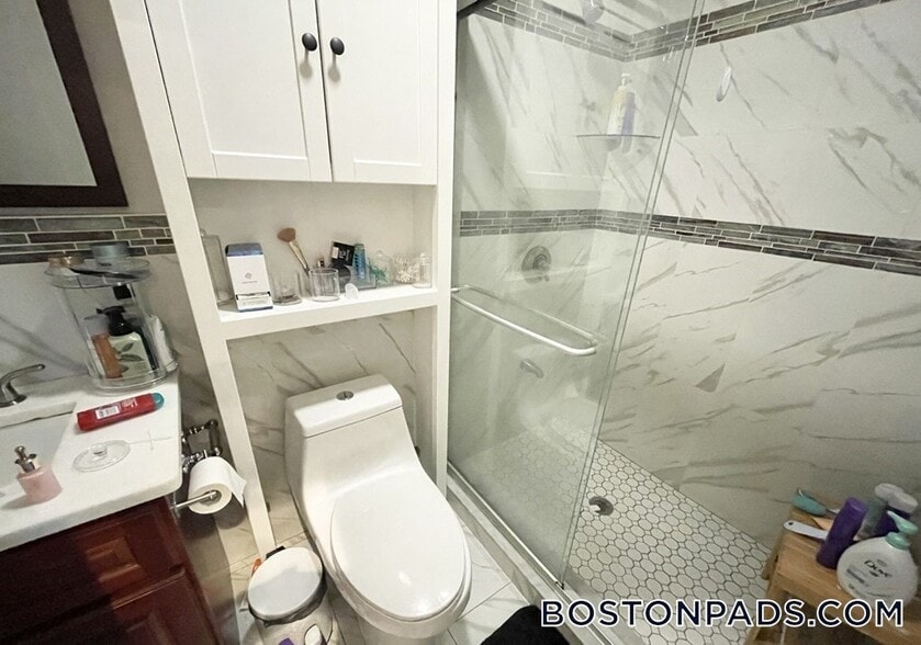 Building Photo - 32 Sumner St