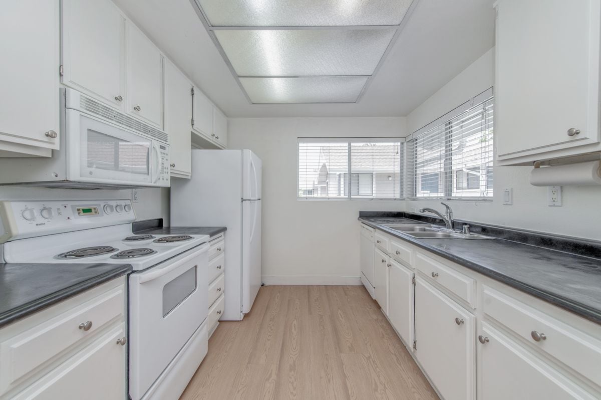 Building Photo - 165 Tarocco