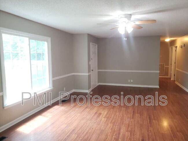 Building Photo - 218 Beechwood Cir