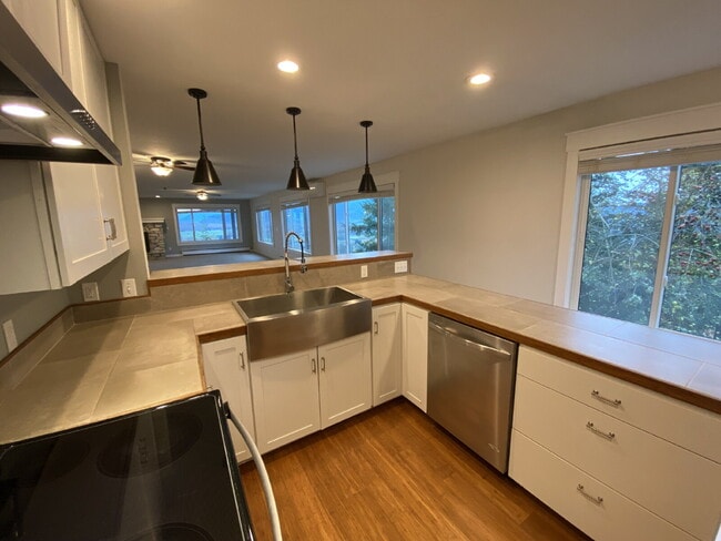 Building Photo - Spacious 2-Bed, 2-Bath Duplex Retreat Over...