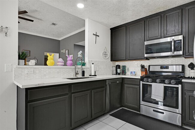 Building Photo - 5007 Ridgeway Dr