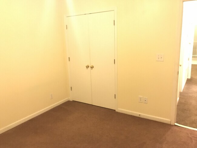 Building Photo - 3/2 in East Montgomery