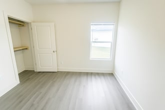 Building Photo - 5203/05 S Chase Cir