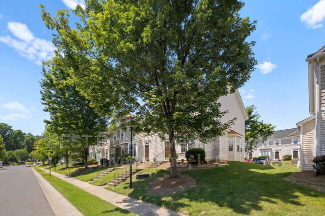 Building Photo - 8130 Kings Creek Dr