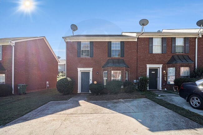Primary Photo - Spacious 3BR/2.5BA End-Unit Townhome!