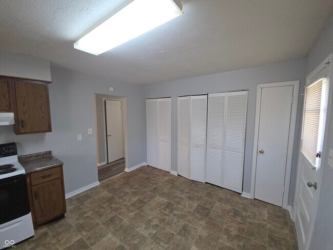 Building Photo - 1256 N Ridgeview Dr