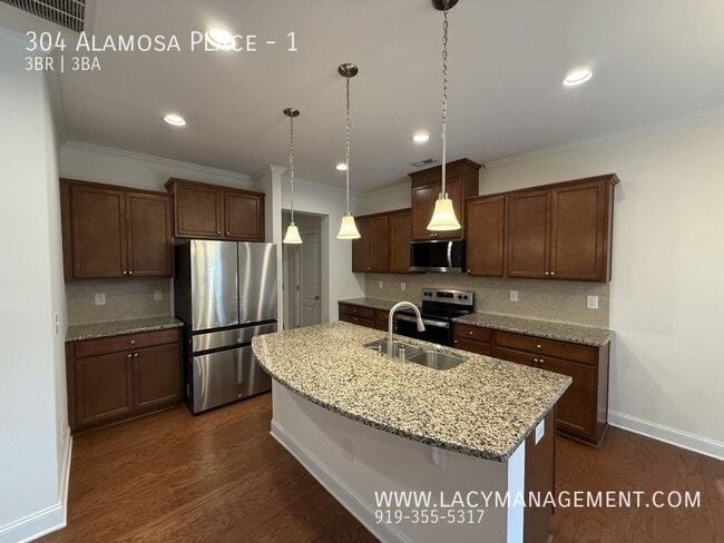 Building Photo - 304 Alamosa Pl
