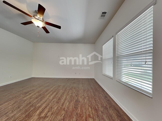 Building Photo - 330 Crabapple Cir