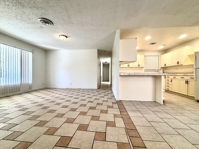 Building Photo - 5813 Iris Ave