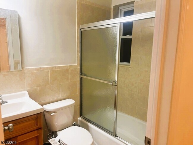 Building Photo - 10 Morton Pl