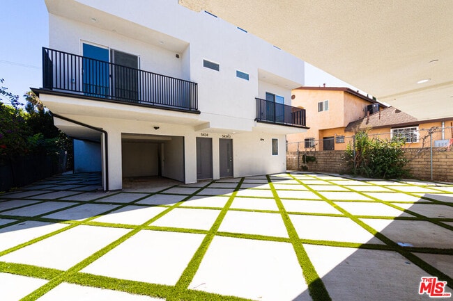 Building Photo - 5436 Romaine St