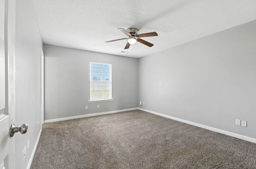 Building Photo - 955 Winesap Rd