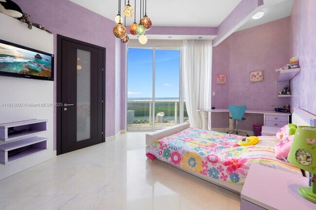 Building Photo - 16001 Collins Ave
