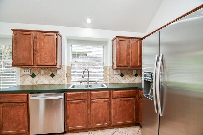 Building Photo - 535 Avery Dr