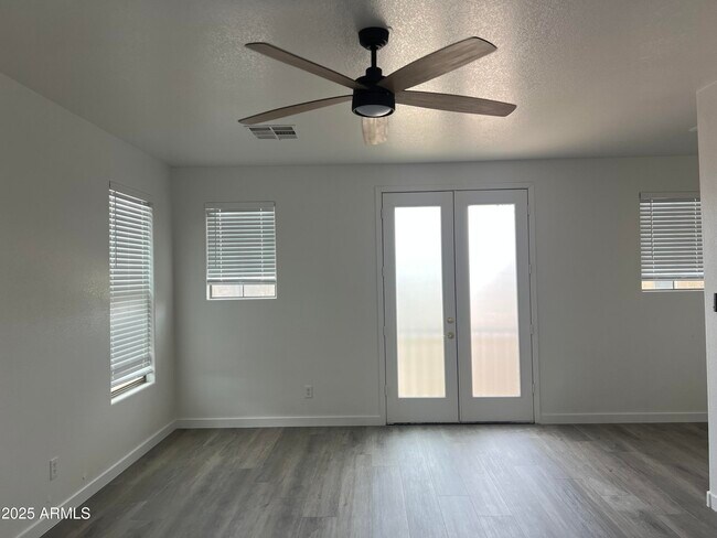 Building Photo - 3915 E Morelos St