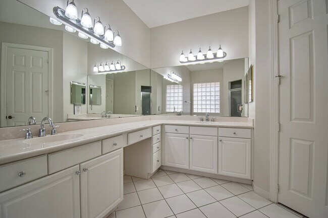 Building Photo - 10265 Isle Wynd Ct