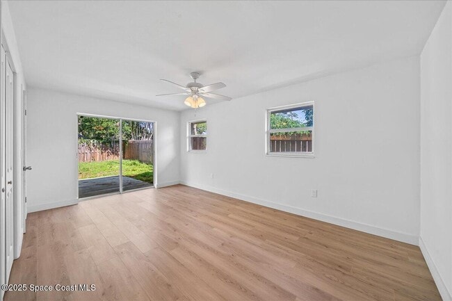 Building Photo - 935 S Tropical Trail