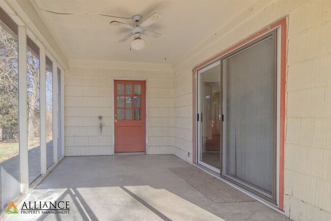 Building Photo - Cute Home Near Anneberg Park!