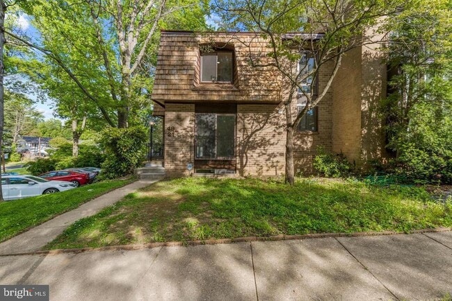 Building Photo - 4921 Sauquoit Ln