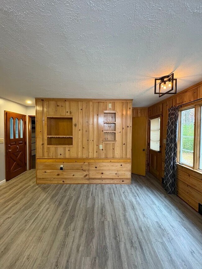 Building Photo - Two bedroom home for rent - Country living...