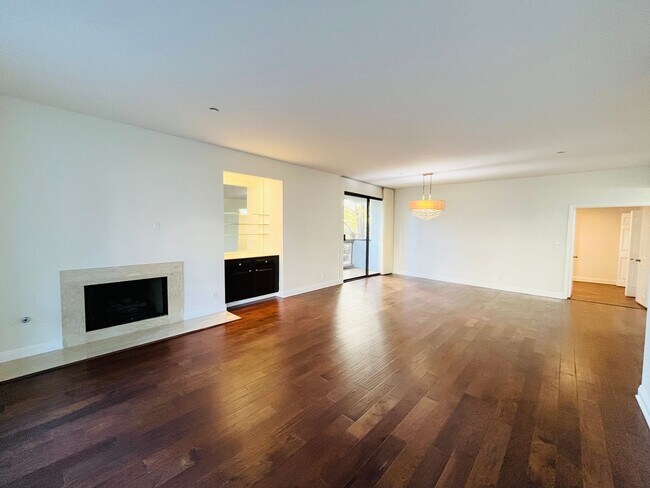 Building Photo - Lush and Lavish Lower Level Beverly Hills ...